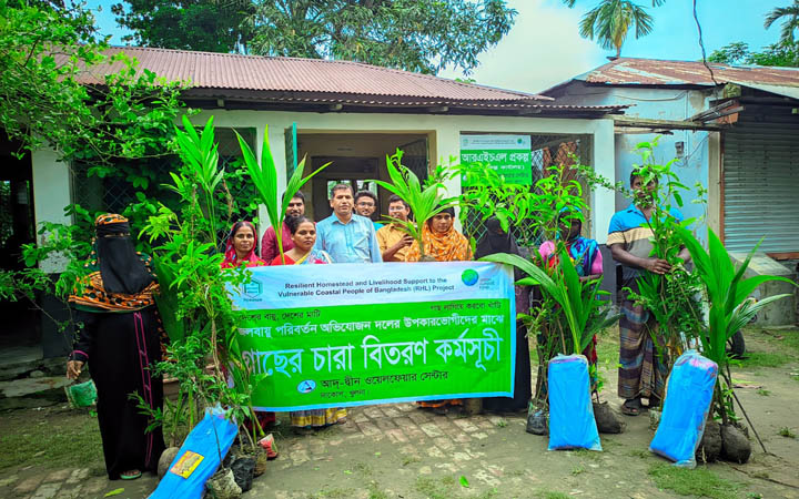জলবায়ু পরিবর্তনের ঝুঁকি মোকাবিলায় আদ-দ্বীন ওয়েলফেয়ারের বৃক্ষরোপণ কর্মসূচি